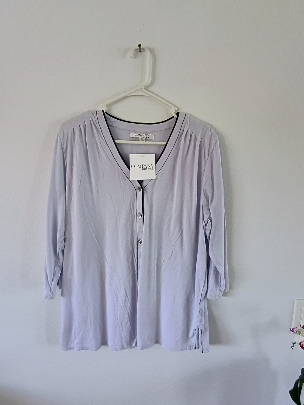 Ellen Tracy Lavender Button-Front V-Neck Top with Contrast Trim Large